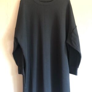 Universal Standard.  Great fabric.  Tunic. Black.  Size 22/24 (or, L for brand).